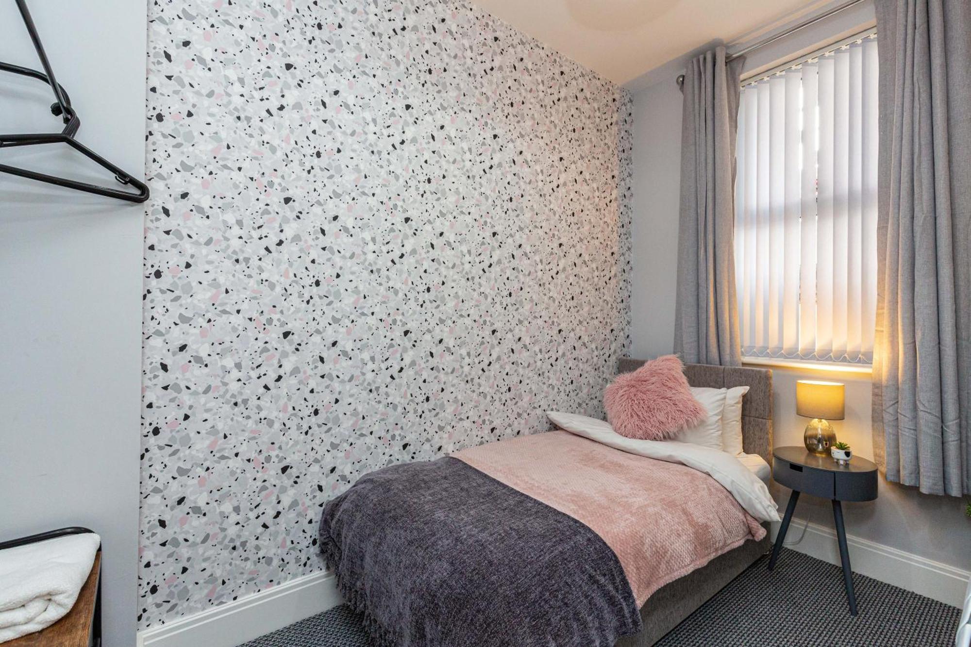 Beachfront Apartment 3 Bedrooms Sleeps 7 - Gateway To The Lake District - Newly Refurbished Morecambe Zewnętrze zdjęcie