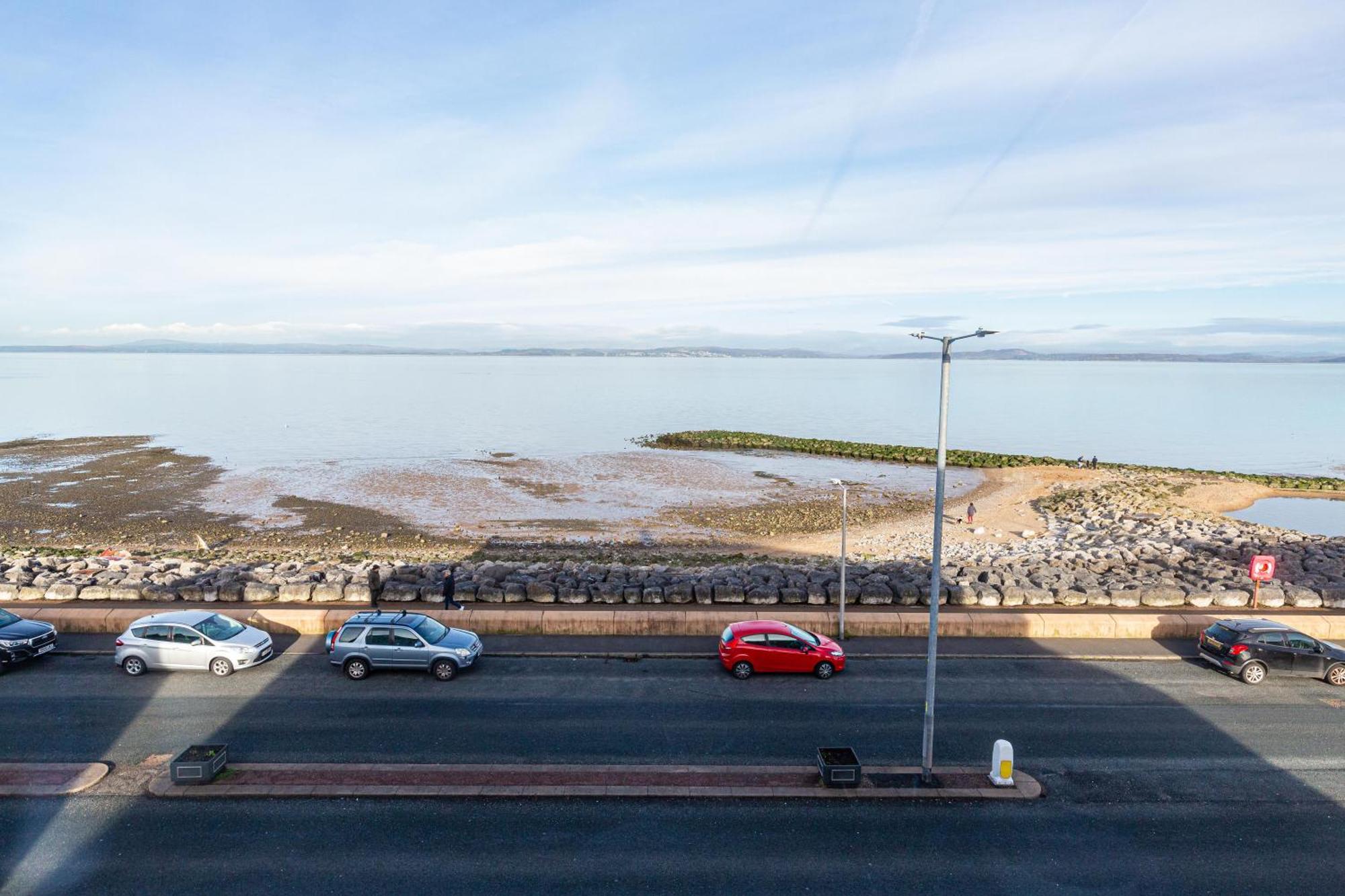 Beachfront Apartment 3 Bedrooms Sleeps 7 - Gateway To The Lake District - Newly Refurbished Morecambe Zewnętrze zdjęcie